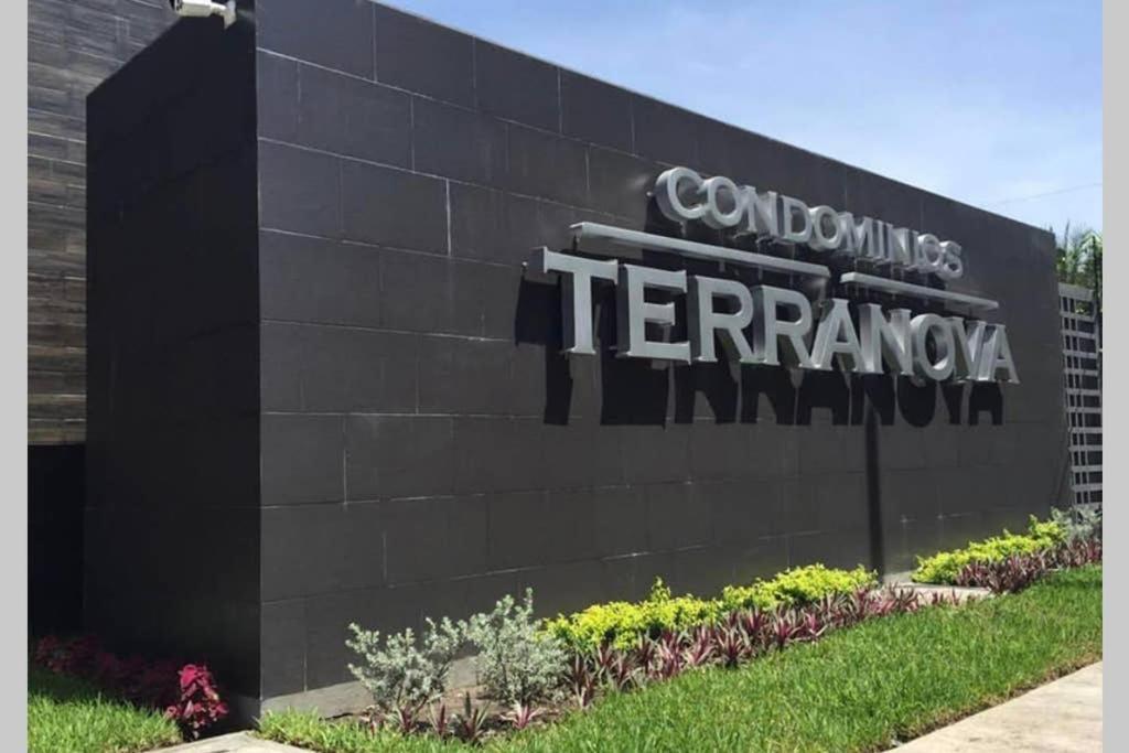 Moderno y lujoso condominio en zona exclusiva San Pedro Sula Exterior foto